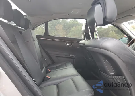 2011 Mercedes-Benz S 550 z USA, uszkodzony, nr VIN WDDNG7BB6BA393787